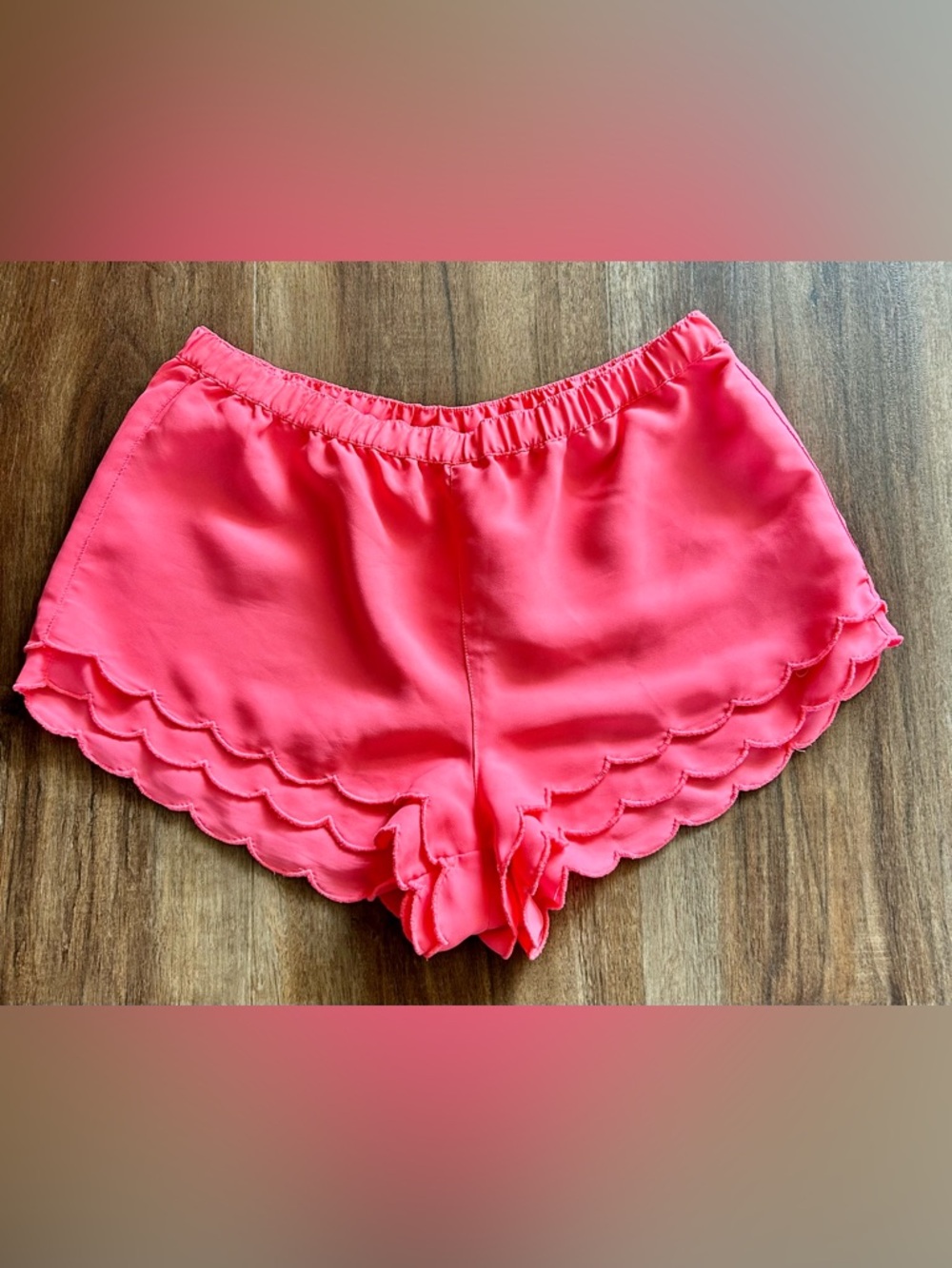 Flirty hot pink scalloped pull on short shorts size small Abercrombie & Fitch